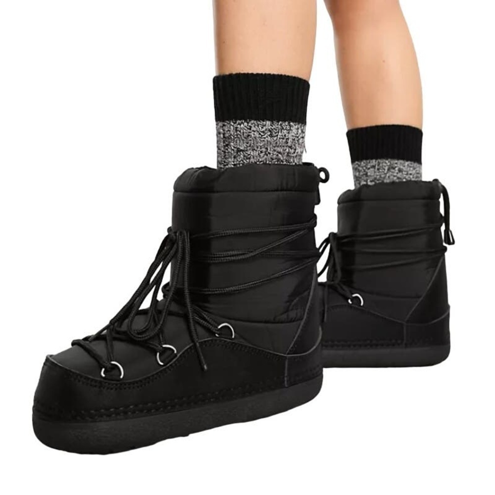 Truffle Collection Snowboots in Black, Size M(7-8)​​​​​​